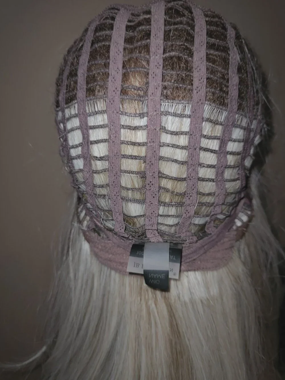 NWT MEL Ash blonde 20 inch long wig